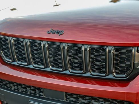 New 2025 Jeep Grand Cherokee L Altitude image 6