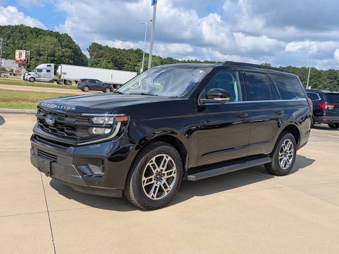 Used 2025 Ford Expedition Active AWD/4WD image 4