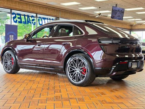 Used 2025 Porsche Macan Turbo Electric AWD/4WD image 7