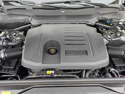 New 2025 Land Rover Discovery Dynamic SE image 18