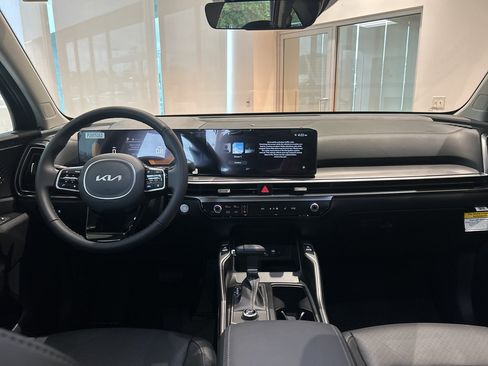 Used 2025 Kia Sorento EX w/ Panoramic Sunroof Package image 14
