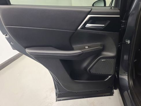 Used 2025 Mitsubishi Outlander SE image 21