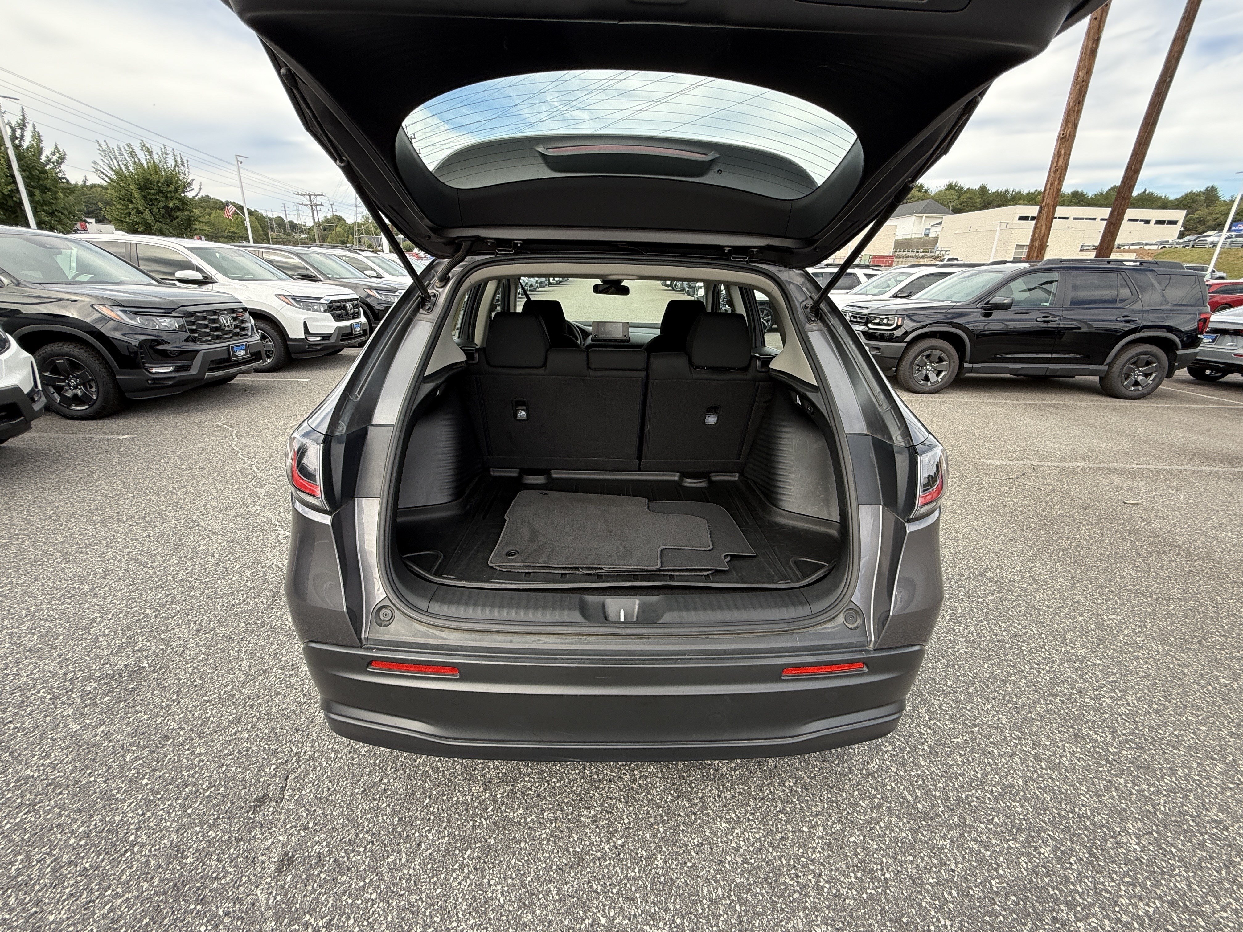 Certified 2025 Honda HR-V LX image 32