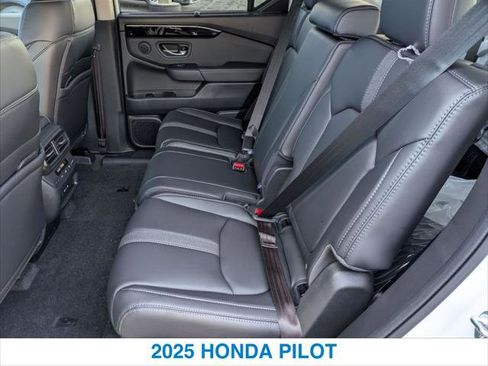 New 2025 Honda Pilot Touring image 22