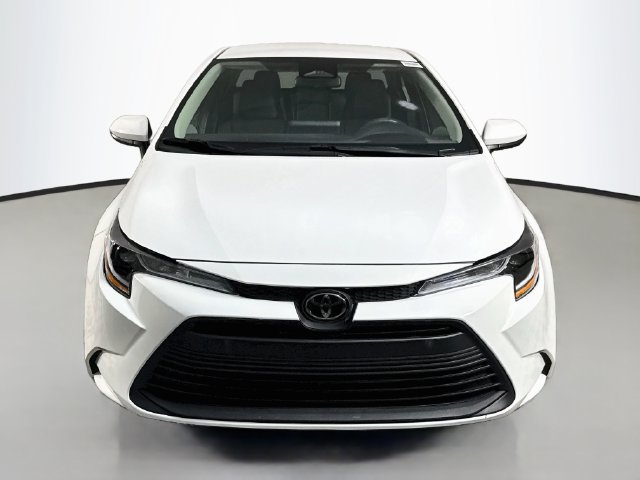 Used 2025 Toyota Corolla LE FWD image 2