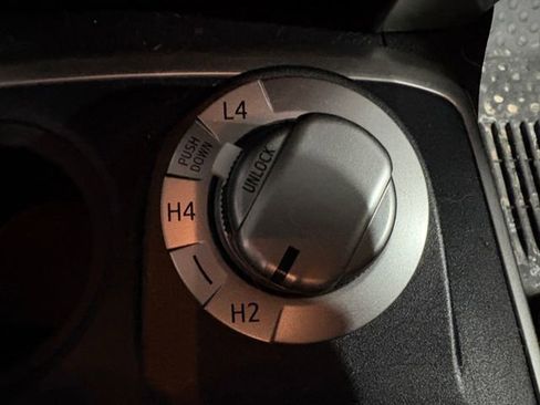 Used 2018 Toyota 4Runner SR5 Premium image 18