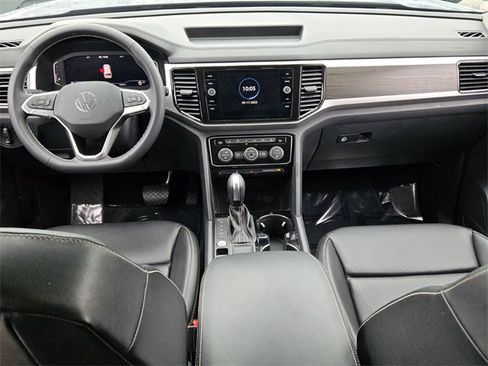 Used 2022 Volkswagen Atlas SE w/ Black Wheel Package image 11