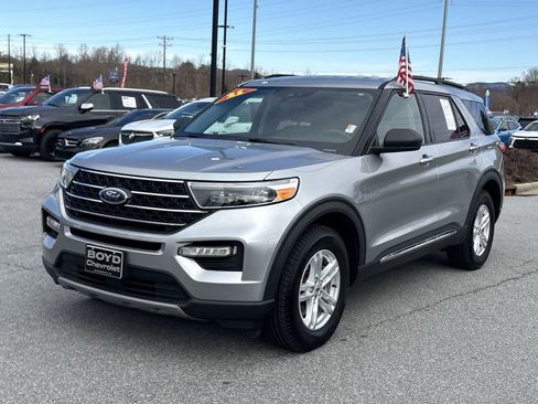 Used 2021 Ford Explorer XLT w/ Equipment Group 202A image 6