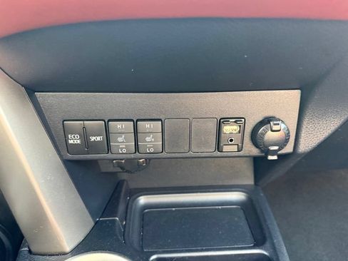 Used 2015 Toyota RAV4 Limited AWD/4WD image 9