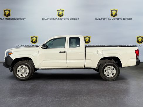 Used 2017 Toyota Tacoma SR image 2
