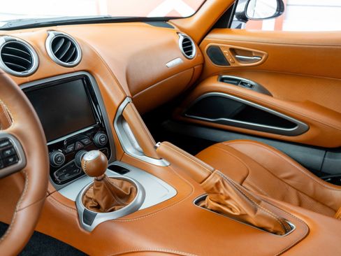 Used 2013 SRT Viper GTS w/ GTS Laguna Interior Pkg RWD image 15