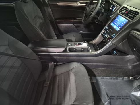 Used 2020 Ford Fusion SE FWD image 30
