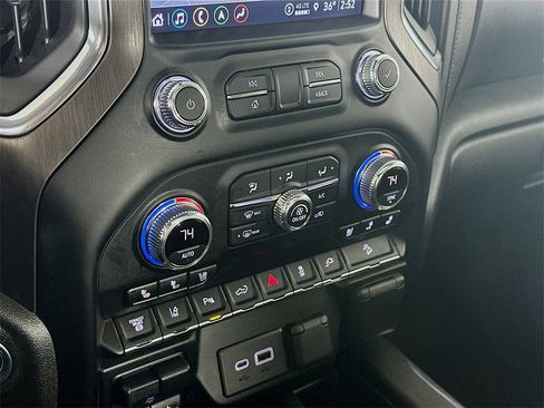 Used 2021 GMC Sierra 2500 AT4 w/ AT4 Premium Plus Package image 18
