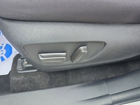 Used 2024 Toyota Highlander LE image 19