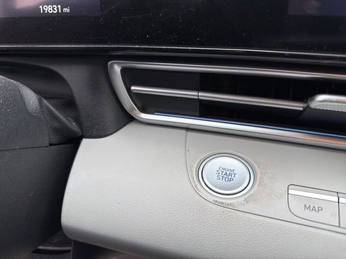 Certified 2022 Hyundai Elantra Limited image 36