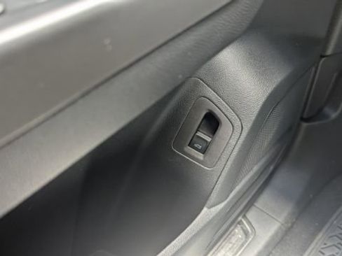 Used 2022 Volkswagen Atlas Cross Sport SEL R-Line image 37