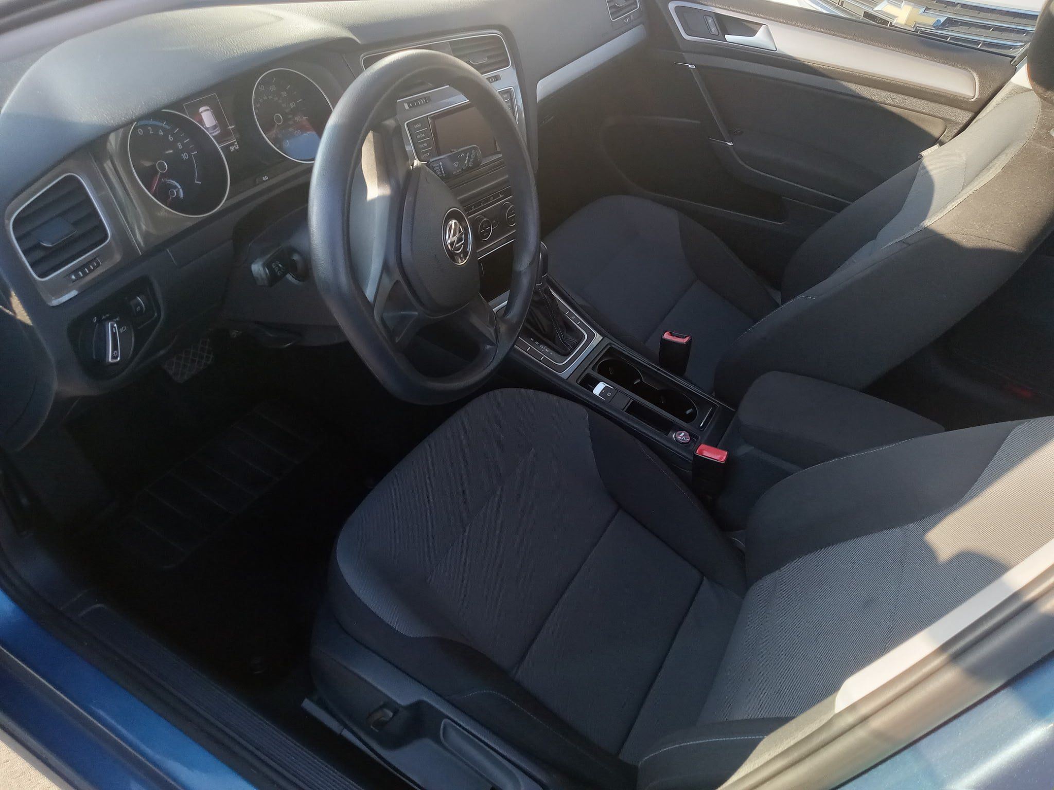 Used 2015 Volkswagen e-Golf Limited Edition FWD image 2