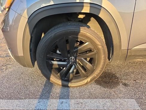 Used 2023 Volkswagen Atlas Cross Sport SE w/ Black Wheel Package image 9