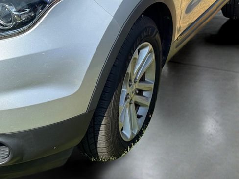 Used 2015 Ford Explorer FWD image 2