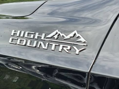 Used 2025 Chevrolet Tahoe High Country AWD/4WD image 40
