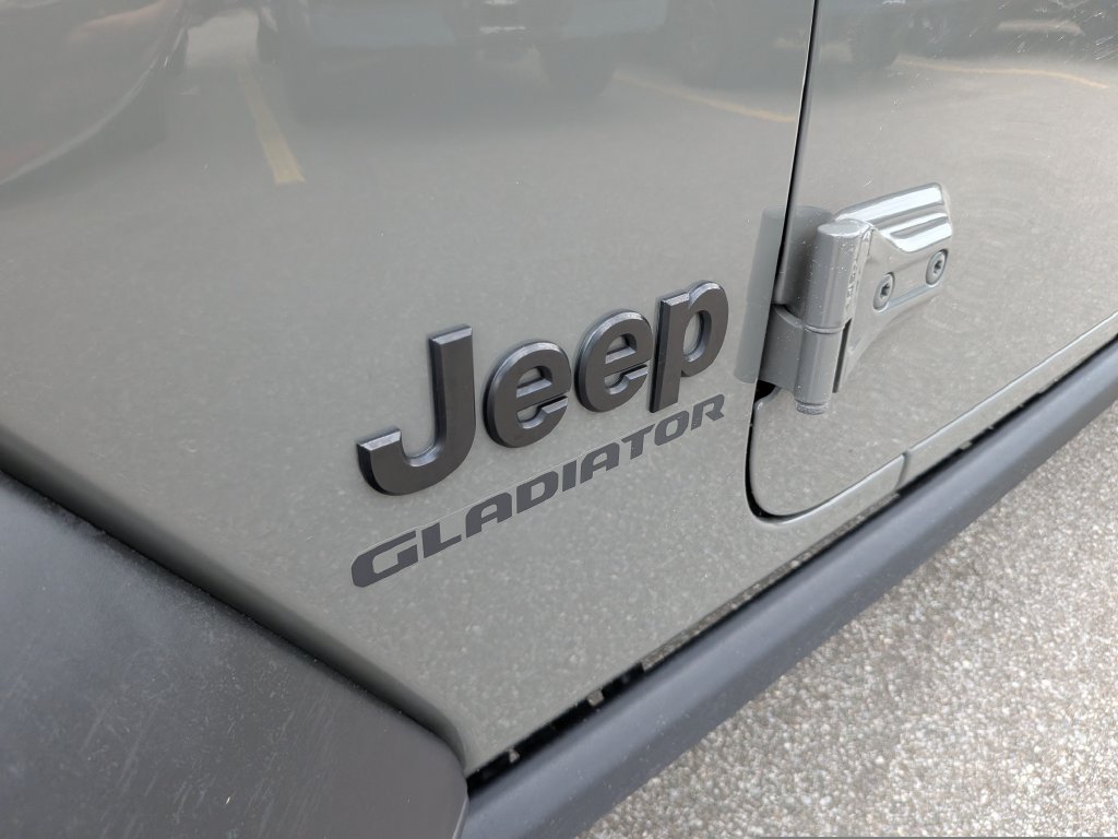 Used 2020 Jeep Gladiator Sport w/ Quick Order Package 24S AWD/4WD image 12