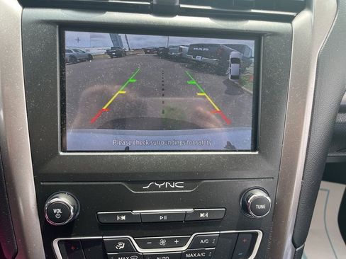 Used 2020 Ford Fusion SE FWD image 47