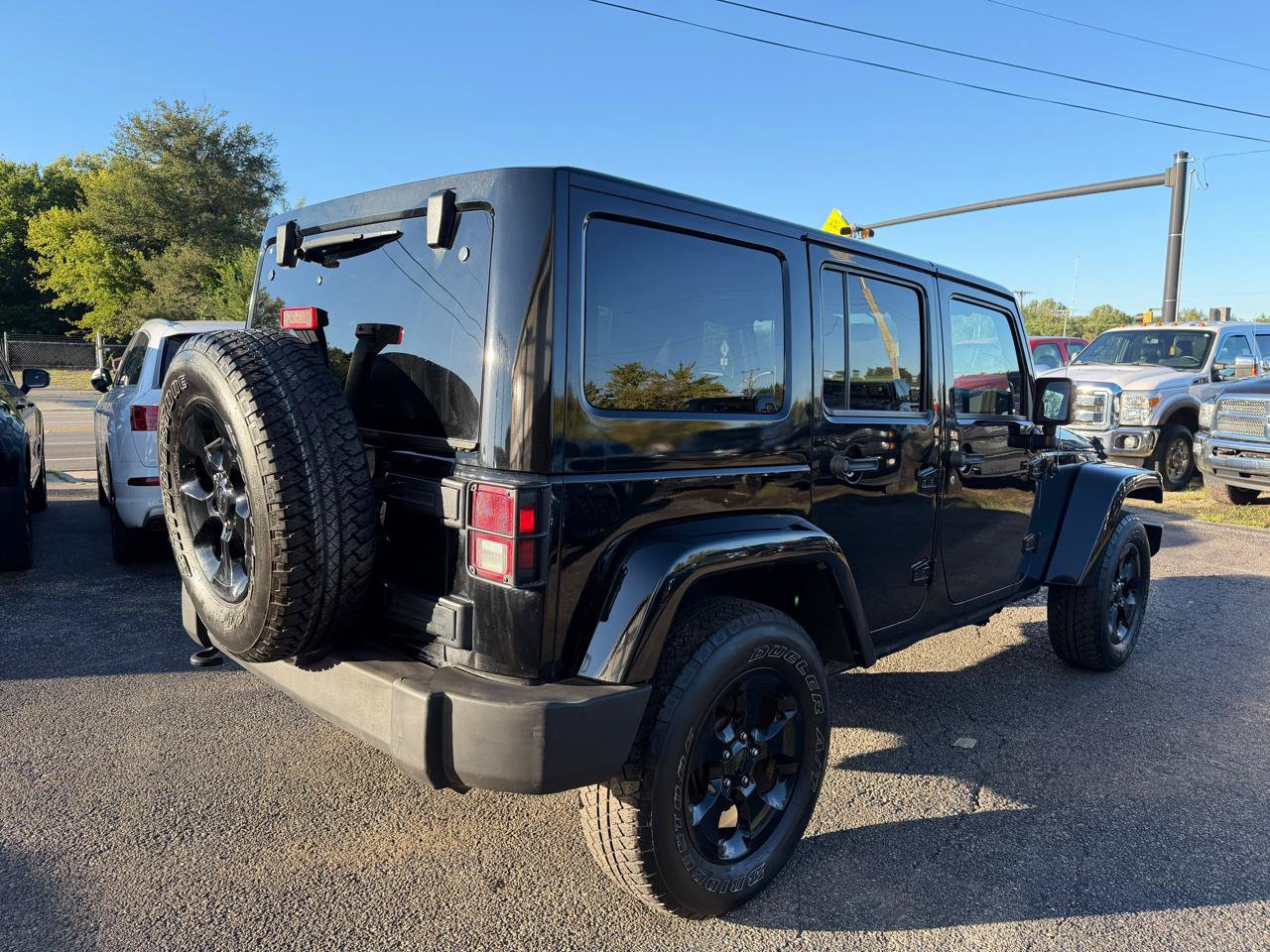 Used 2015 Jeep Wrangler Unlimited Sahara AWD/4WD image 5