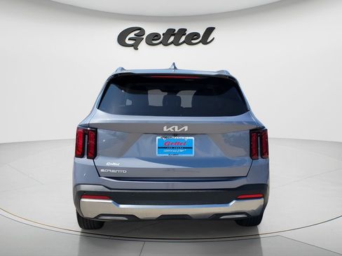 Used 2024 Kia Sorento S FWD image 6