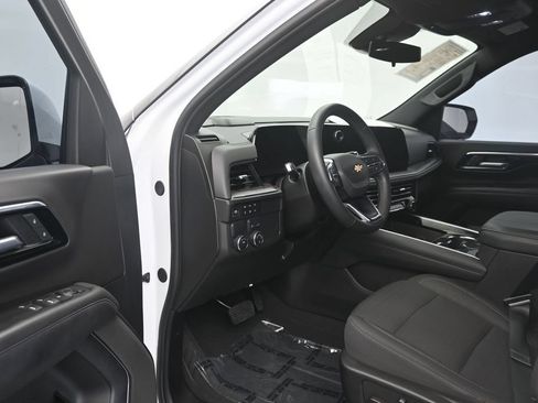 Used 2025 Chevrolet Suburban LS RWD image 10