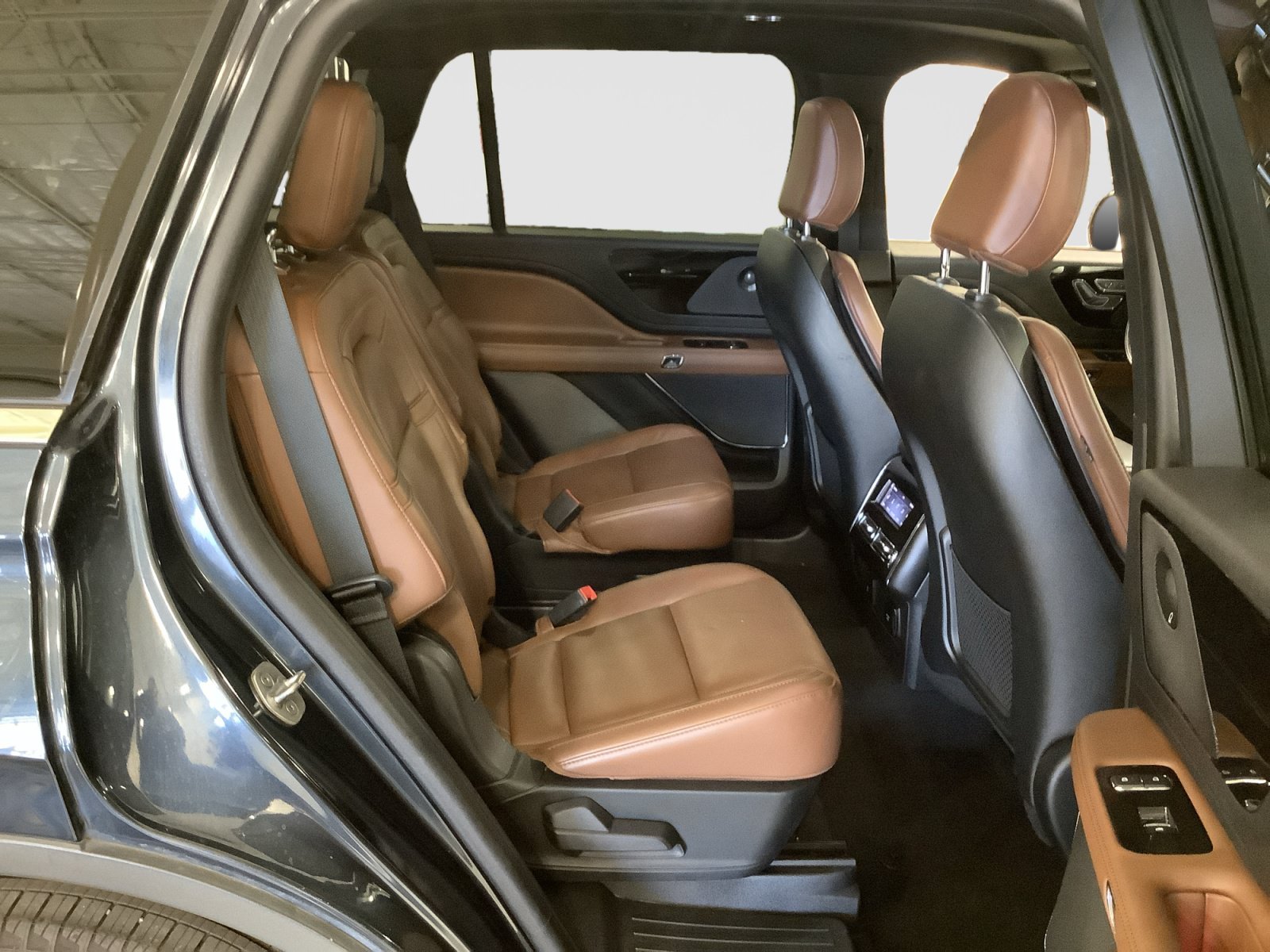 Used 2022 Lincoln Aviator Reserve w/ Equipment Group 201A RWD image 17