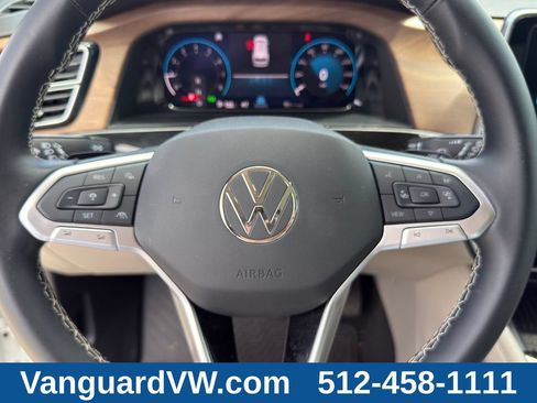Used 2025 Volkswagen Atlas SE w/ Panoramic Sunroof Package FWD image 19