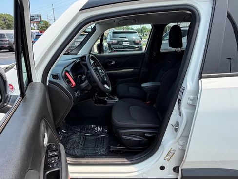 Used 2023 Jeep Renegade Trailhawk AWD/4WD image 17