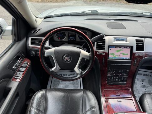 Used 2012 Cadillac Escalade Luxury image 16