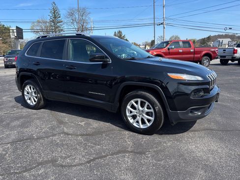 Used 2017 Jeep Cherokee Latitude w/ Comfort/Convenience Group image 1