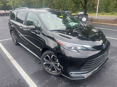 New 2025 Toyota Sienna Platinum