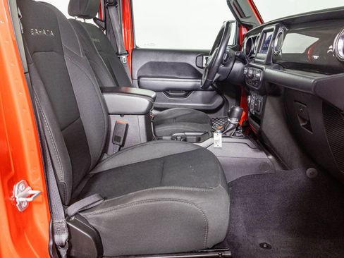 Used 2019 Jeep Wrangler Unlimited Sahara AWD/4WD image 43