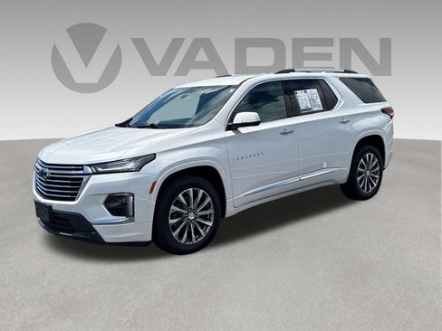 Used 2023 Chevrolet Traverse Premier FWD image 1