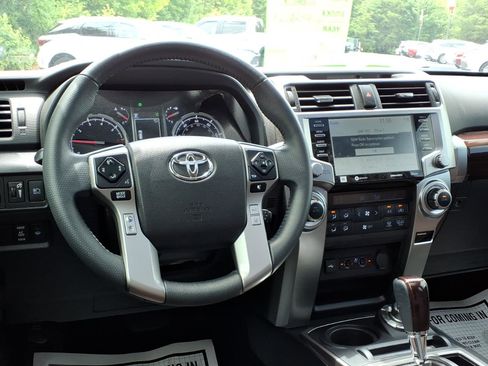 Used 2022 Toyota 4Runner Limited AWD/4WD image 11
