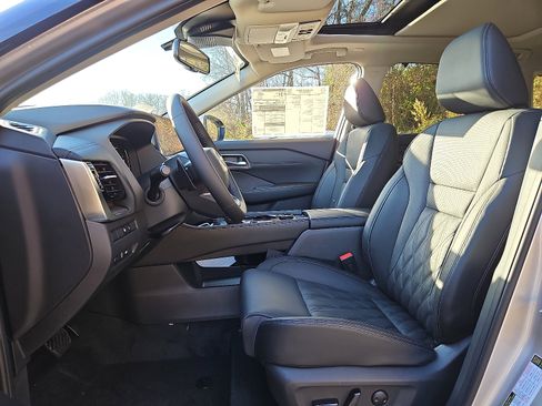 New 2026 Nissan Rogue Platinum w/ Platinum Premium Package image 11