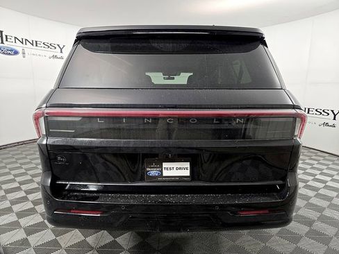 New 2025 Lincoln Navigator L Reserve AWD/4WD image 5