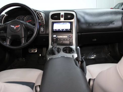 Used 2005 Chevrolet Corvette Coupe w/ Preferred Equipment Group RWD image 2