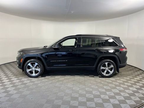 Used 2023 Jeep Grand Cherokee Limited image 3