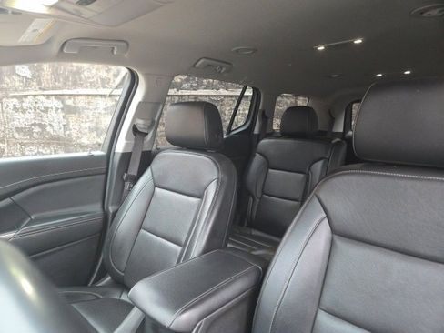 Used 2023 GMC Acadia SLT image 12