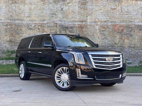 Used 2019 Cadillac Escalade ESV Platinum AWD/4WD image 2