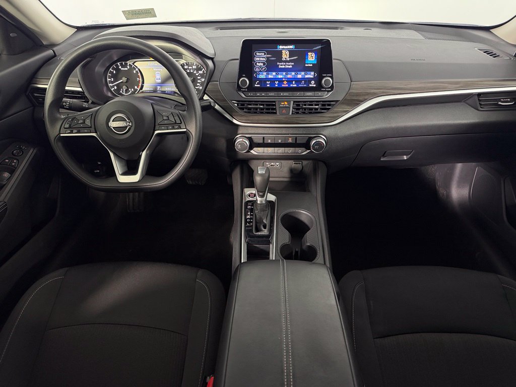 Used 2025 Nissan Altima 2.5 SV FWD image 13