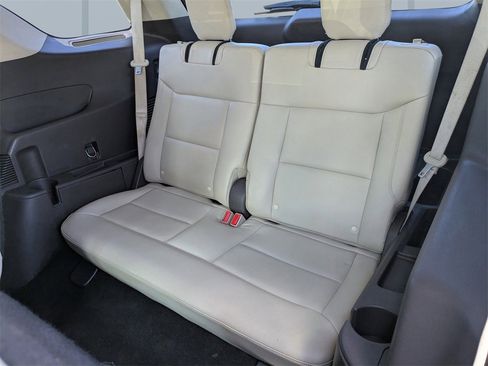 Used 2020 Ford Explorer Platinum w/ Premium Technology Package image 16