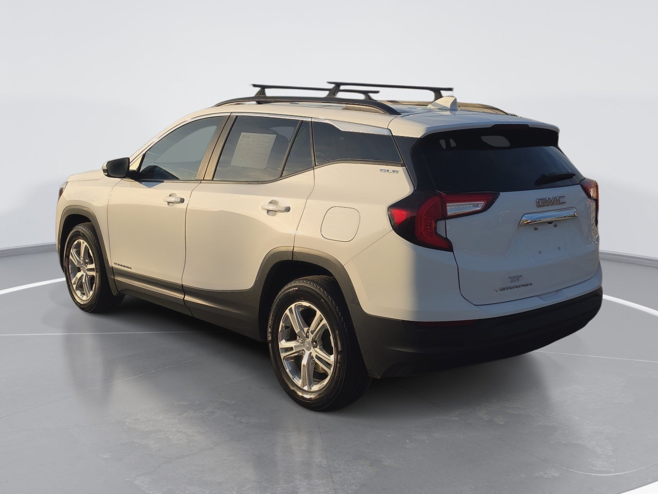 Used 2023 GMC Terrain SLE w/ Driver Convenience Package FWD image 5