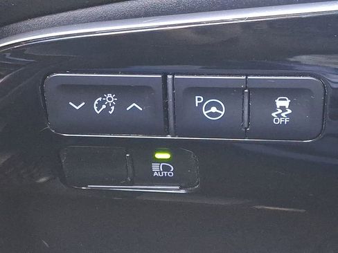 Used 2022 Toyota Prius LE image 23