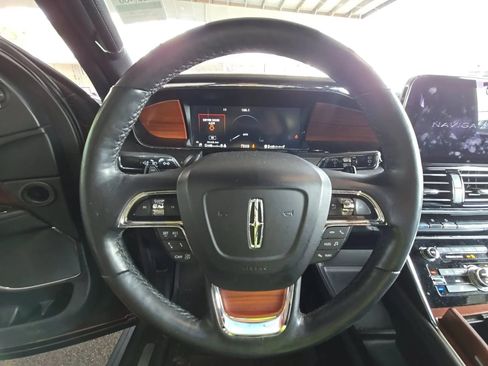 Used 2018 Lincoln Navigator Select w/ Technology Package AWD/4WD image 3