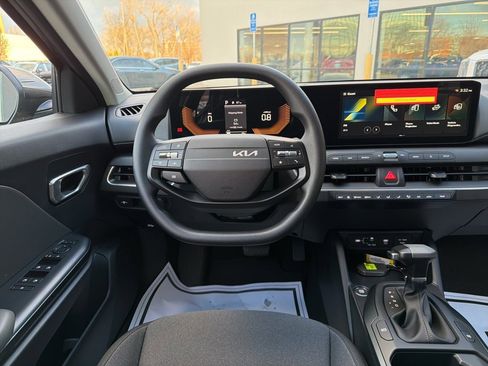 New 2025 Kia K4 LXS image 26